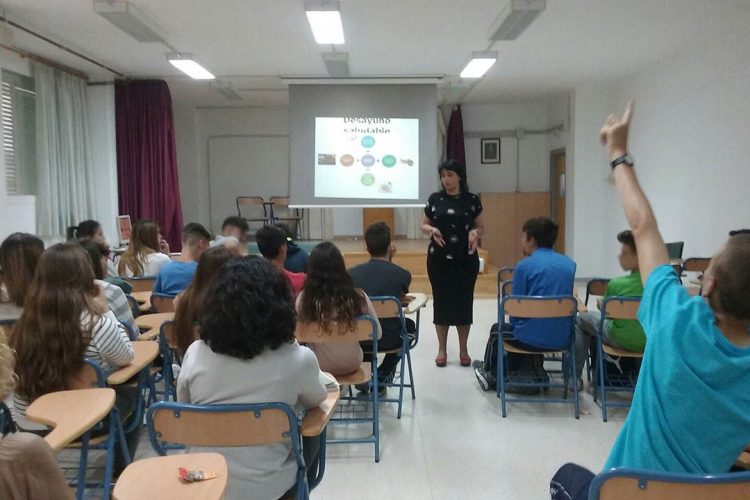 El Área Sanitaria Serranía ofrece un taller sobre alimentación saludable a estudiantes de Cortes de la  Frontera