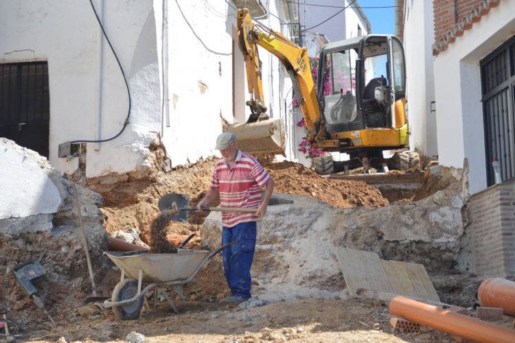 Faraján inicia las obras de pavimentación en la calle Camino del Molino