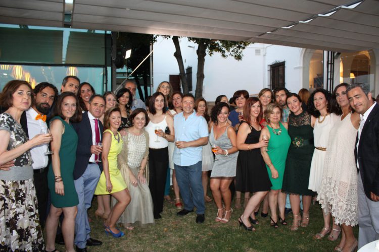 Cien profesores de Primaria celebran el fin de curso en Abades Ronda