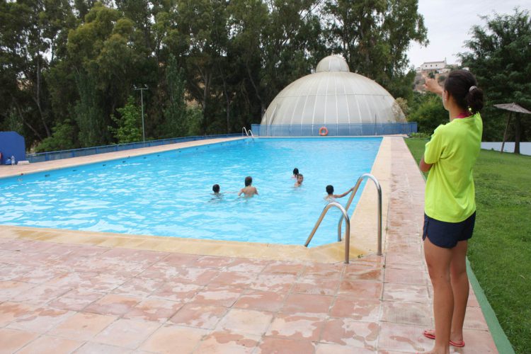 Deportes presenta unos cursos de socorrismo para trabajar en las piscinas durante el verano