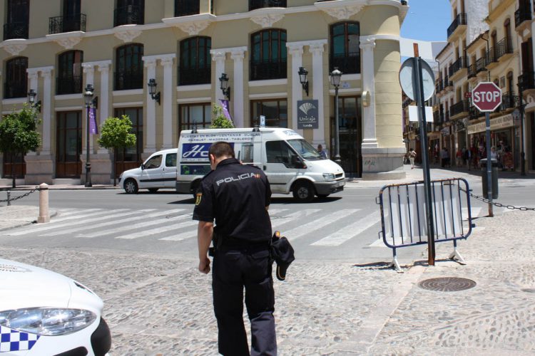 La Policía Nacional detiene al presunto autor de nueve robos con fuerza en cocheras de Ronda