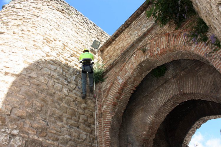 Patrimonio destinará poco más de 15.000 euros para la conservación y restauración de la Puerta de Almocábar
