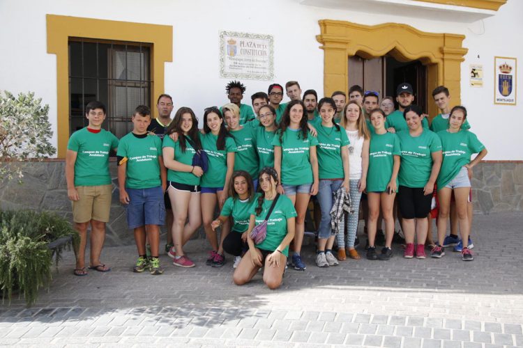 Veinticinco jóvenes participan en el Campo de Trabajo de Montejaque donde realizan labores del conservación ambiental