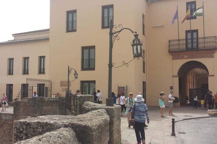 Una guía de buenas prácticas turísticas reconoce los puntos de control y acceso a los monumentos de Ronda