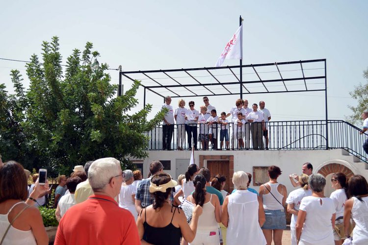 Alpandeire se convierte en el primer municipio de la Serranía que iza la Bandera de la Paz