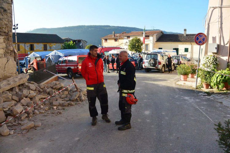 Misión cumplida: los dos bomberos guías de Ronda y sus tres perros regresan de Italia