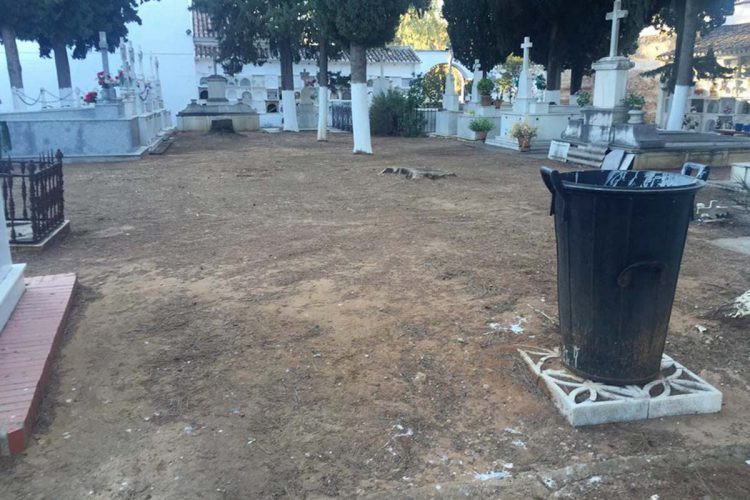 Las protestas vecinales fuerzan al Gobierno Tripartito a desbrozar el Cementerio