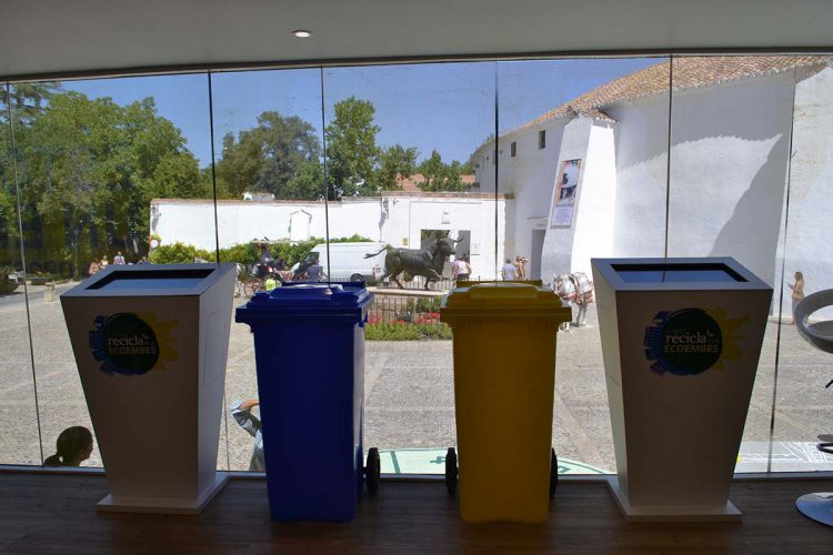 Campaña de la Diputación de Málaga para animar a los rondeños para reciclar los envases de plástico