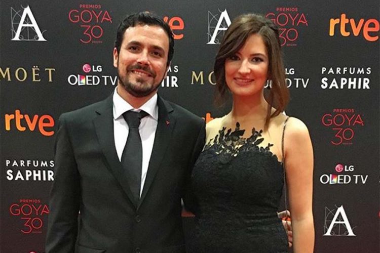 Alberto Garzón se casará próximamente con Anna Ruiz, una médico rondeña