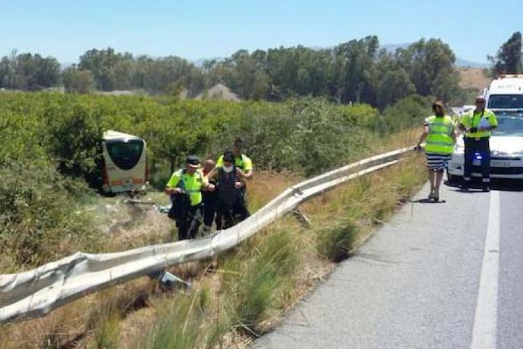 Continúa estable la única persona que permanece ingresada tras la colisión entre un turismo y el autobús de la línea Ronda-Málaga