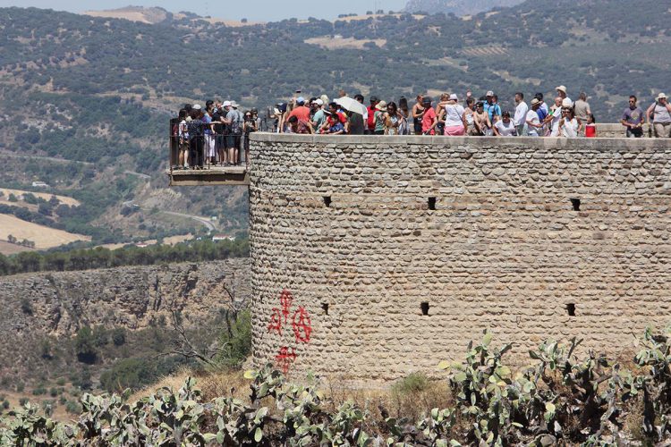 La hoz y el martillo, la nueva imagen promocional de Ronda