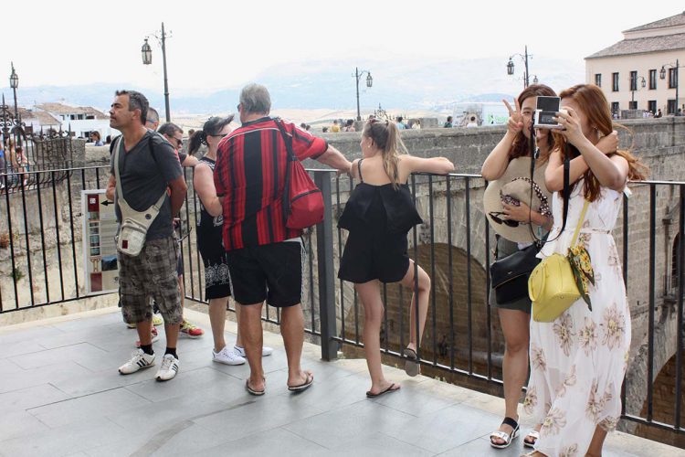 La Concejalía de Seguridad restablece el servicio de policías locales de paisano para combatir a los carteristas que roban a los turistas