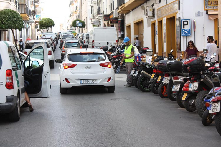 Cuatro calles cortadas al mismo tiempo por obras en el centro provocan importantes retenciones