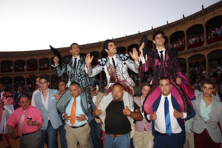 Gran sábado de Goyesca con tres toreros por la puerta grande