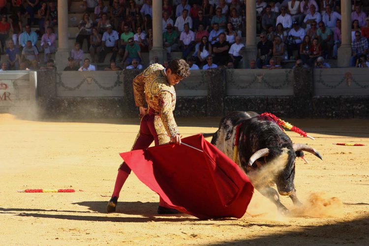 Toros en Ronda para toreros de afuera