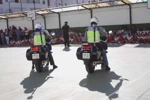 También se han podido contemplar los vehículos policiales.