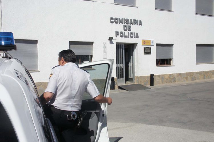 La Policía Nacional detiene a un hombre en Ronda por corrupción de menores