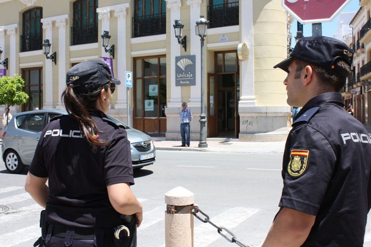 La Policía Nacional detiene en Ronda a una pareja por cinco robos con violencia