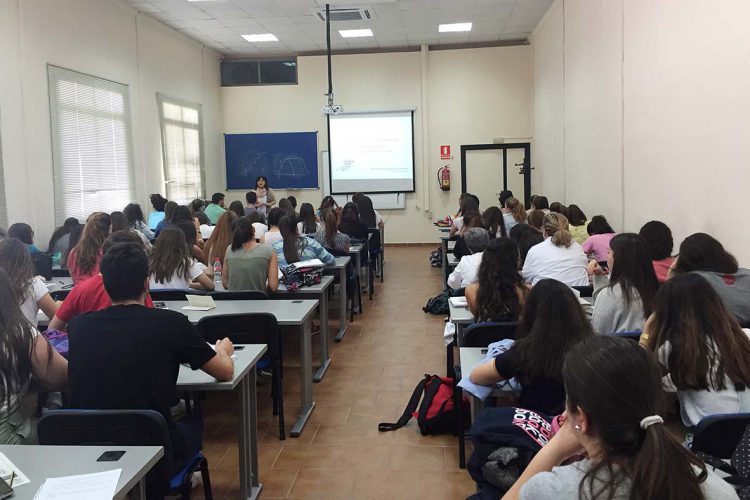 Más de 200 alumnos de Enfermería y de Cuidados Auxiliares realizarán sus prácticas este curso en el Hospital y en centros de salud de Ronda