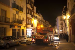 La calle permaneció cortada mientras duraron los trabajos de los bomberos.