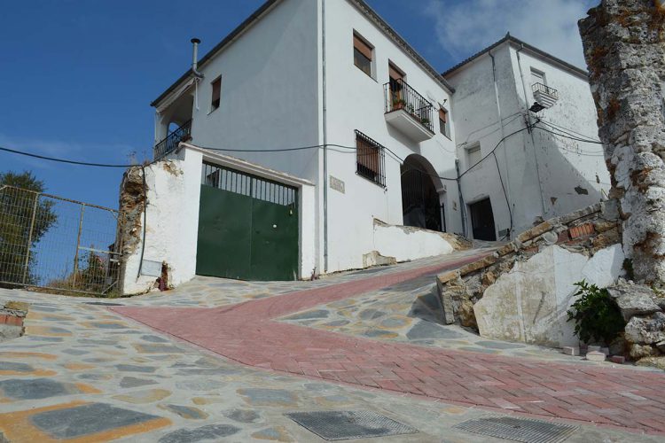 Faraján finaliza las obras de renovación de la calle Camino del Molino