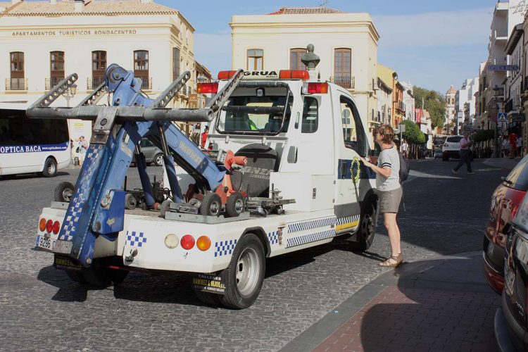 El Ayuntamiento adjudica la Grúa Municipal al mismo empresario que gestiona la Estación de Autobuses y el Bus Turístico