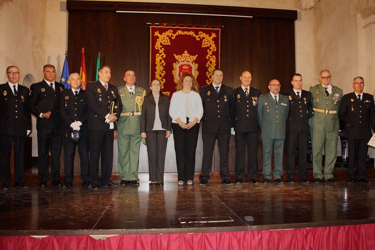 Condecoraciones y reconocimientos en Los Ángeles Custodios, patrón de la Policía Nacional