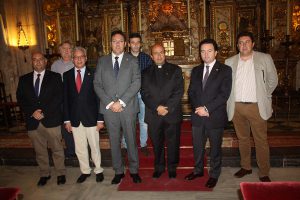 Miembros de la Agrupación de Hermandades y Cofradías en la presentación del pregonero.