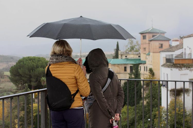 Las intensas lluvias abandonarán la Serranía en la tarde de este sábado cuando se desactive la alerta amarilla por tormentas