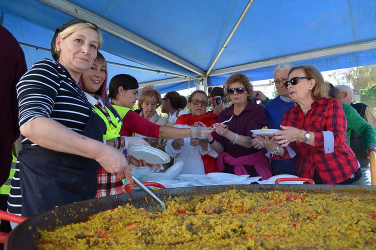 Parauta preparó más de 1.200 platos de arroz con conejo