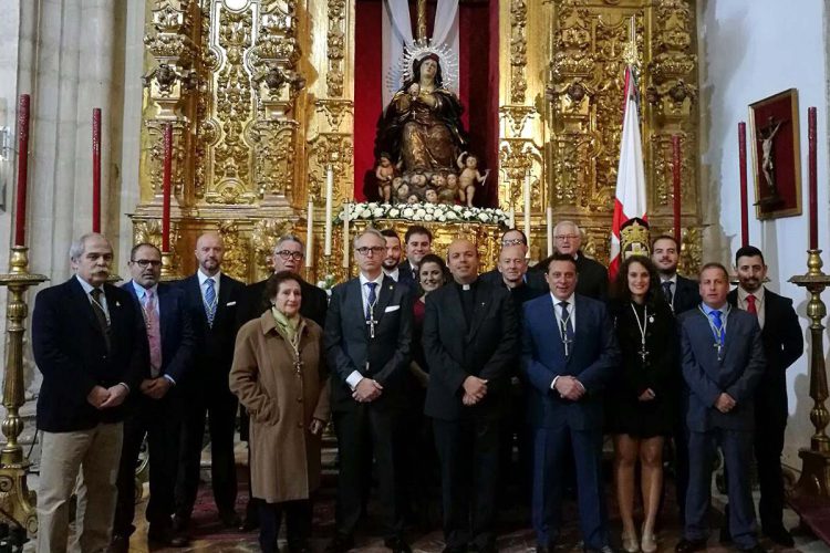 Los miembros de la nueva Junta de Gobierno del Cristo de la Sangre juraron sus cargos