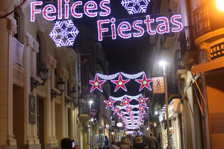 Llega el ambiente navideño a Ronda con el encendido del alumbrado artístico