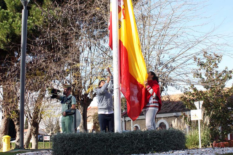 Regresan a Ronda las banderas de España y de Andalucía, pero separadas una de la otra