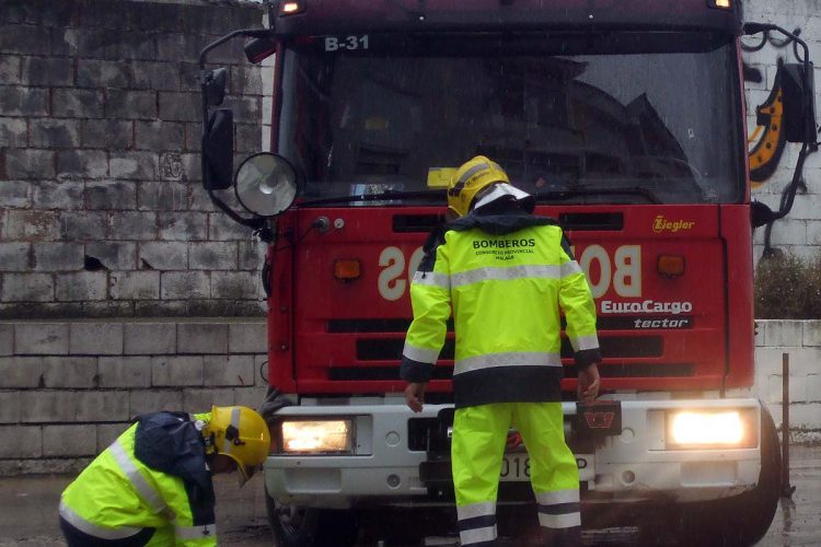 Un niño sufre quemaduras leves en una pierna al producirse un incendio en su casa