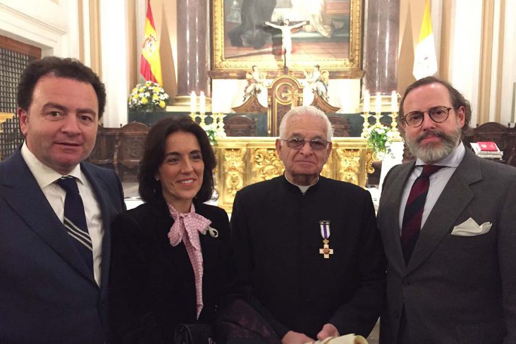 Don Alonso recibe en la Catedral de las Fuerzas Armadas de Madrid la Cruz de Honor Fidelitas