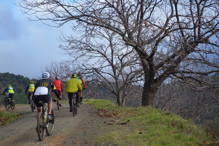 Deportistas de toda Andalucía se dan cita en la V edición de la ‘Quedada Ciclista’ de Jubrique y Genalguacil