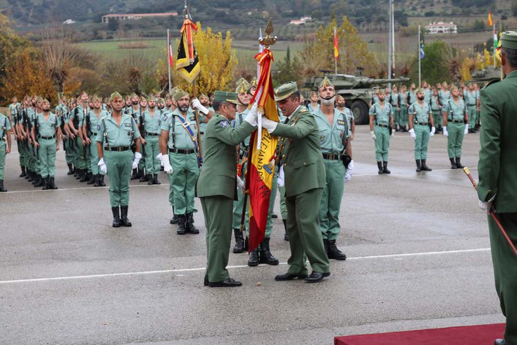 El coronel Armada releva en el mando de la Legión a Julio Salom tras completar su destino en Ronda