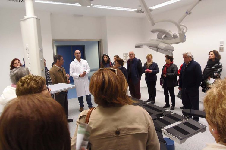 Colectivos sociales y vecinales de Ronda conocen las instalaciones del nuevo hospital