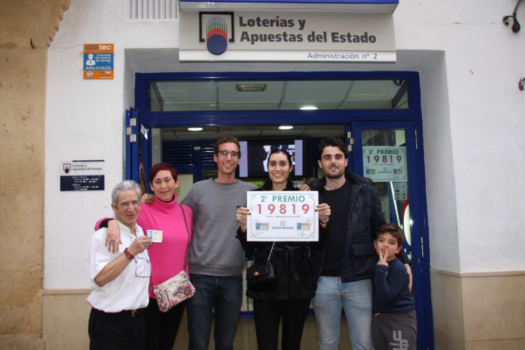 María González, Administración de Loterías número 2 de Ronda: «Algunos de nuestros abonados llevaban hasta 50 años esperando el premio»