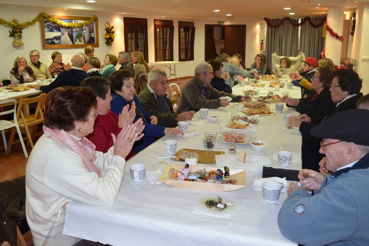 Las personas mayores de Cartajima celebraron juntos la Navidad