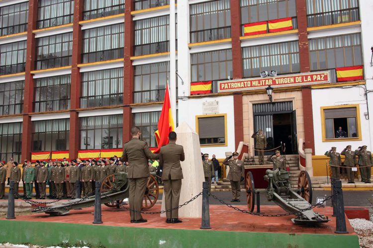 La alcaldesa alerta de que el Gobierno central estaría estudiando cerrar el Patronato Militar Virgen de la Paz