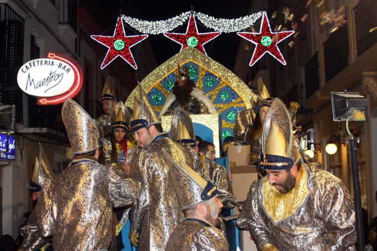 El Tripartito se gasta 5.300 euros en alquilar trajes para los Reyes Magos cuando el Ayuntamiento tiene unos nuevos en propiedad