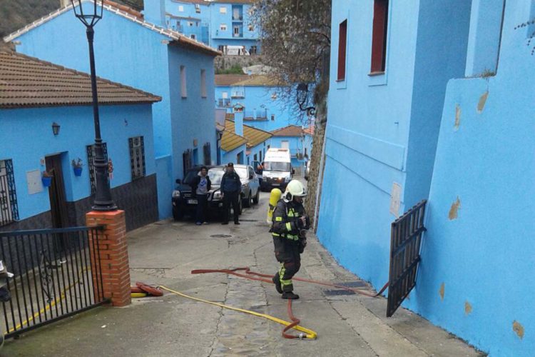 Dos personas resultan heridas, una de ellas grave, en un incendio declarado esta tarde en Júzcar