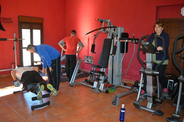 Más de 30 vecinos de Cartajima ya utilizan el nuevo gimnasio municipal