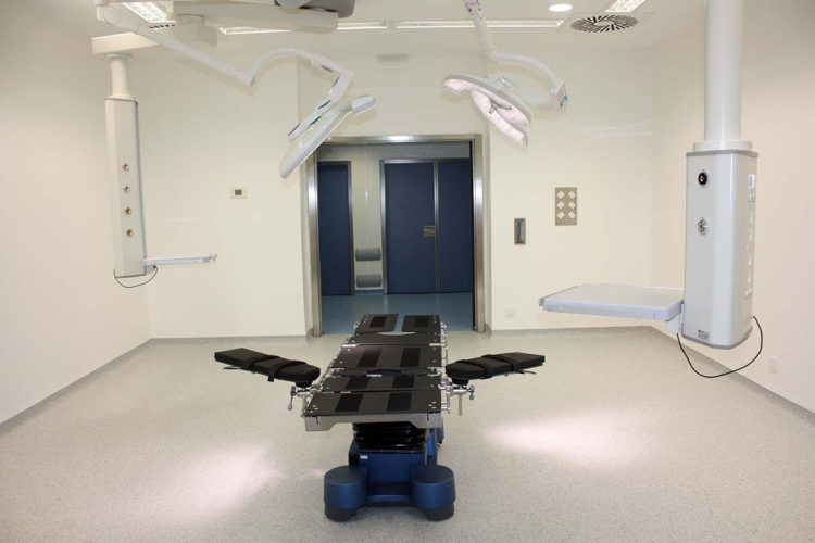 El Sindicato Médico denuncia que el Hospital acumula ya a 200 pacientes en lista de espera para operarse por falta de anestesistas