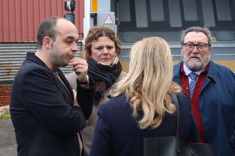 Alberto Orozco elude responder a la pregunta de APR sobre la suciedad que se acumuló en las calles tras la Cabalgata de Reyes