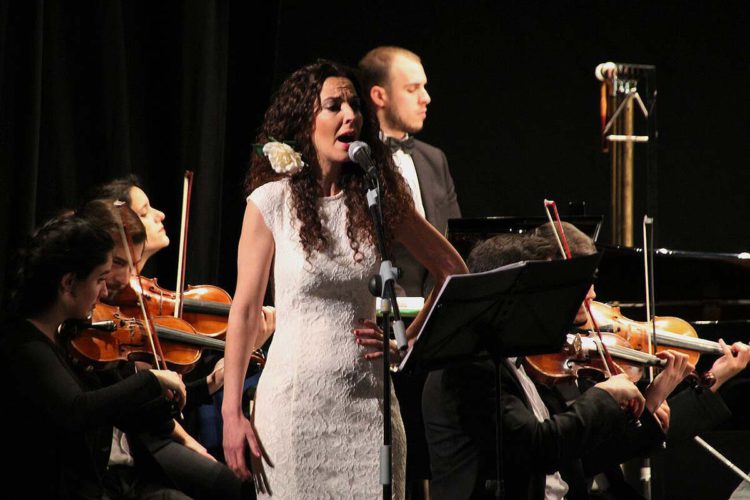 La Orquesta ‘Filarmonía Granada’ trajo al Teatro Espinel el Amor Brujo de Falla y las canciones de Lorca