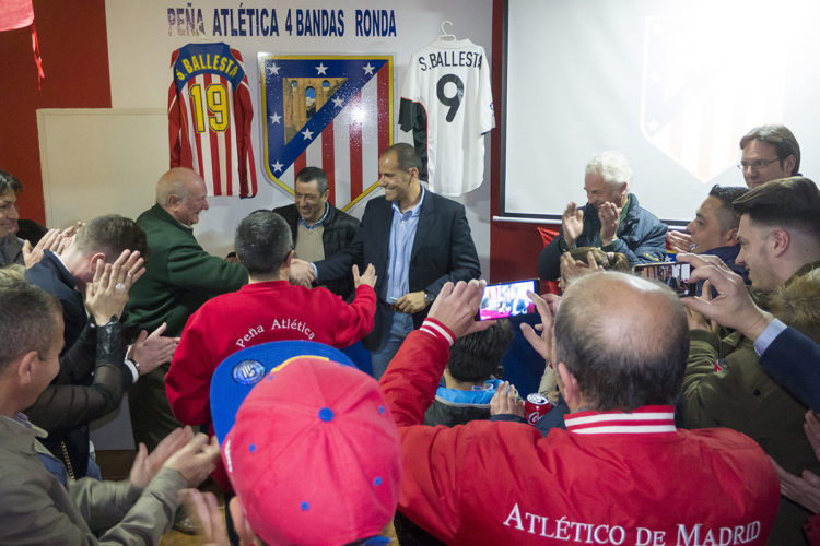 El exjugador Salva Ballesta preside la inauguración de la nueva sede de la Peña Atlética