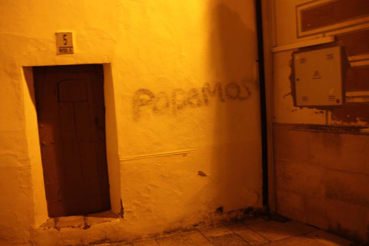 Podemos se desvincula de las pintadas aparecidas en el casco histórico y muestra su condena por estos hechos