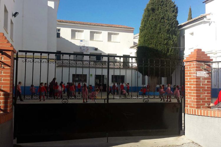 Roban durante la noche en el colegio Fernando de los Ríos causando importantes destrozos